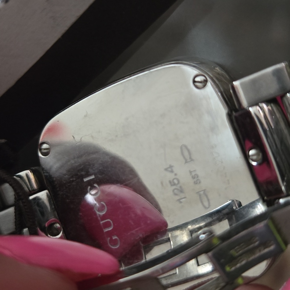 WOMENS GUCCI " G" WATCH - Picture 12 of 12